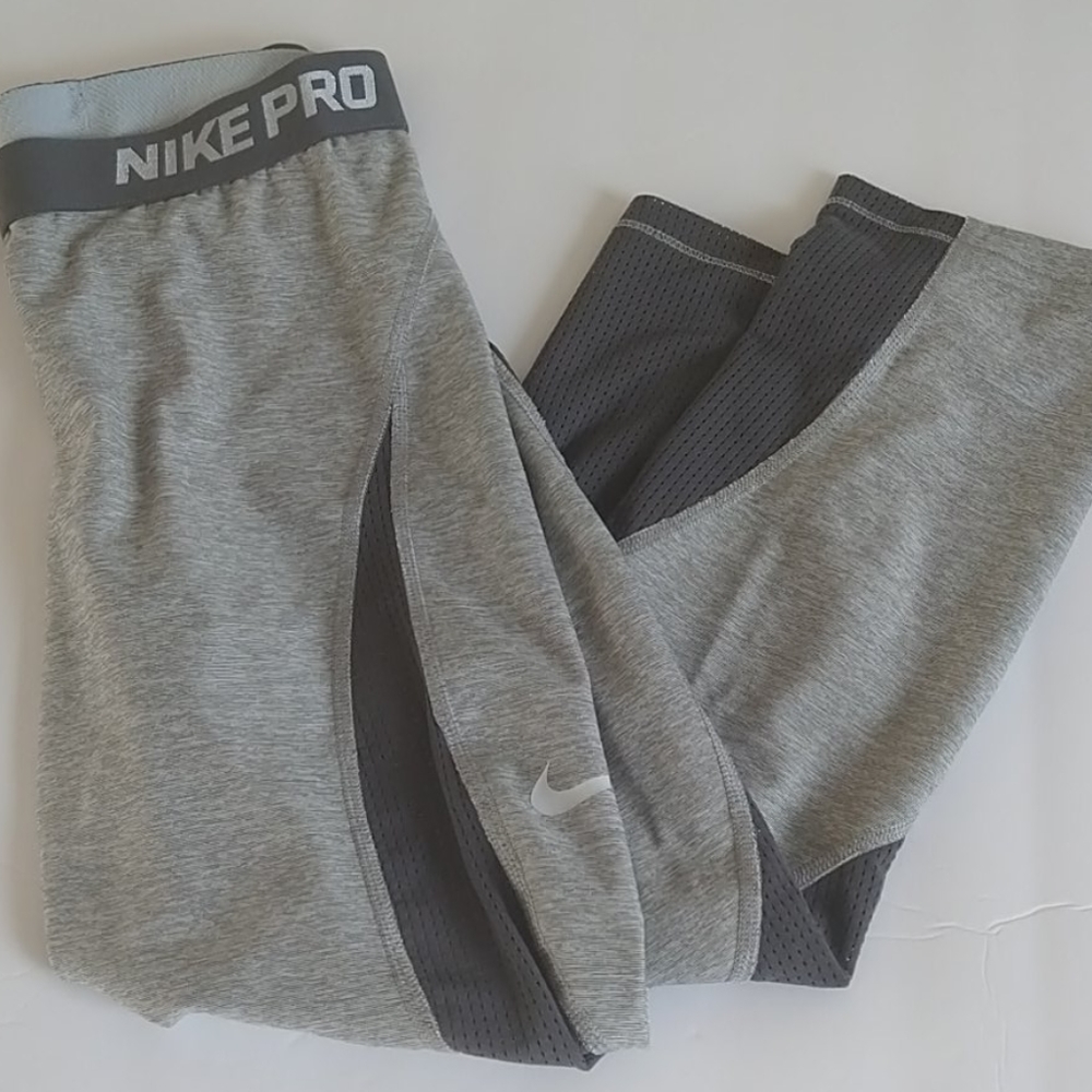 Nike Pro Hypercool Capri Leggings